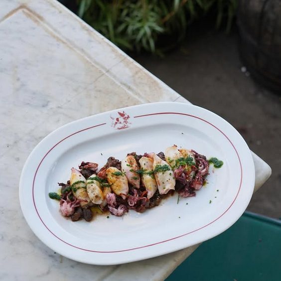 Calamars a la planxa amb picada d'herbes